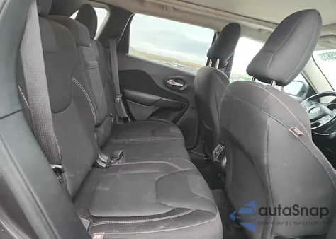 2016 Jeep Cherokee Latitude z USA, uszkodzony, nr VIN 1C4PJMCS9GW219000